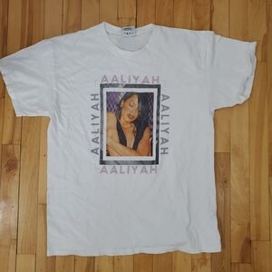Aaliyah "Baby Girl" Cross Colours Graphic T-Shirt Size Large R&B Hip-Hop